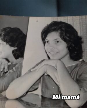 Yuliet Cruz Instagram - Se acuerdan que les dije que buscaría la foto de mi mamá? Pues me la envió… 🥰