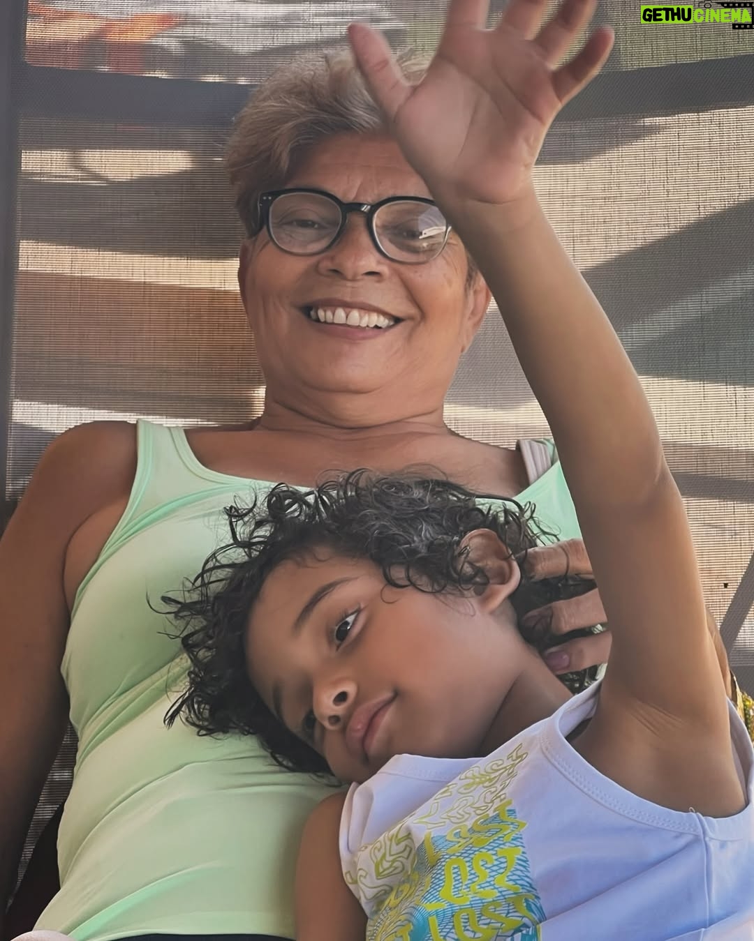 Yuliet Cruz - 13.4K Likes - Se acuerdan que les dije que buscaría la foto de mi mamá? Pues me la envió… 🥰