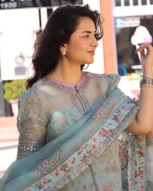 Yumna Zaidi Instagram - Beauty of Eid 🪷🍬🫂 🧿 

When creation is tastefully done @hussainrehar.official 🎀
