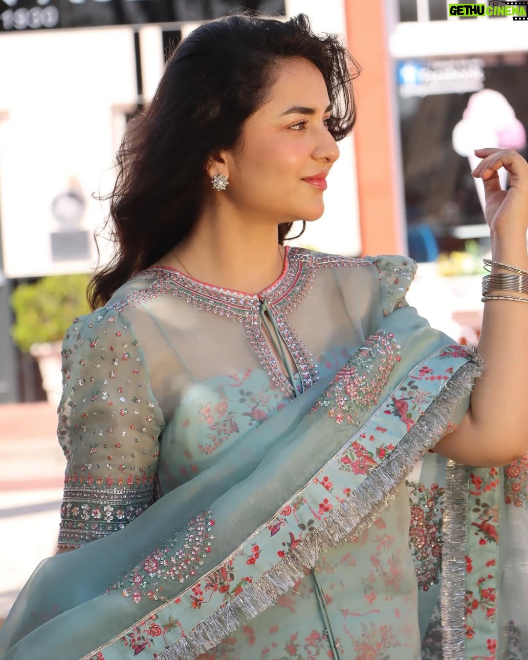 Yumna Zaidi - 736.6K Likes - Beauty of Eid 🪷🍬🫂 🧿
When creation is tastefully done @hussainrehar.official 🎀