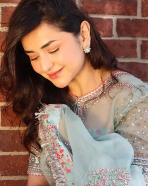 Yumna Zaidi Instagram - Beauty of Eid 🪷🍬🫂 🧿 

When creation is tastefully done @hussainrehar.official 🎀