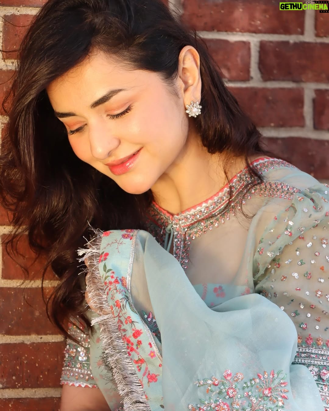 Yumna Zaidi - 736.6K Likes - Beauty of Eid 🪷🍬🫂 🧿
When creation is tastefully done @hussainrehar.official 🎀