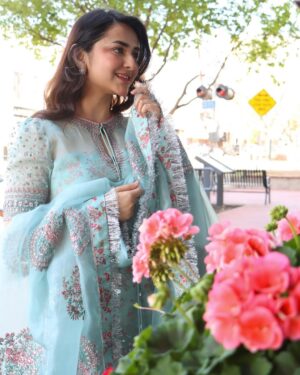 Yumna Zaidi Instagram - Beauty of Eid 🪷🍬🫂 🧿 

When creation is tastefully done @hussainrehar.official 🎀