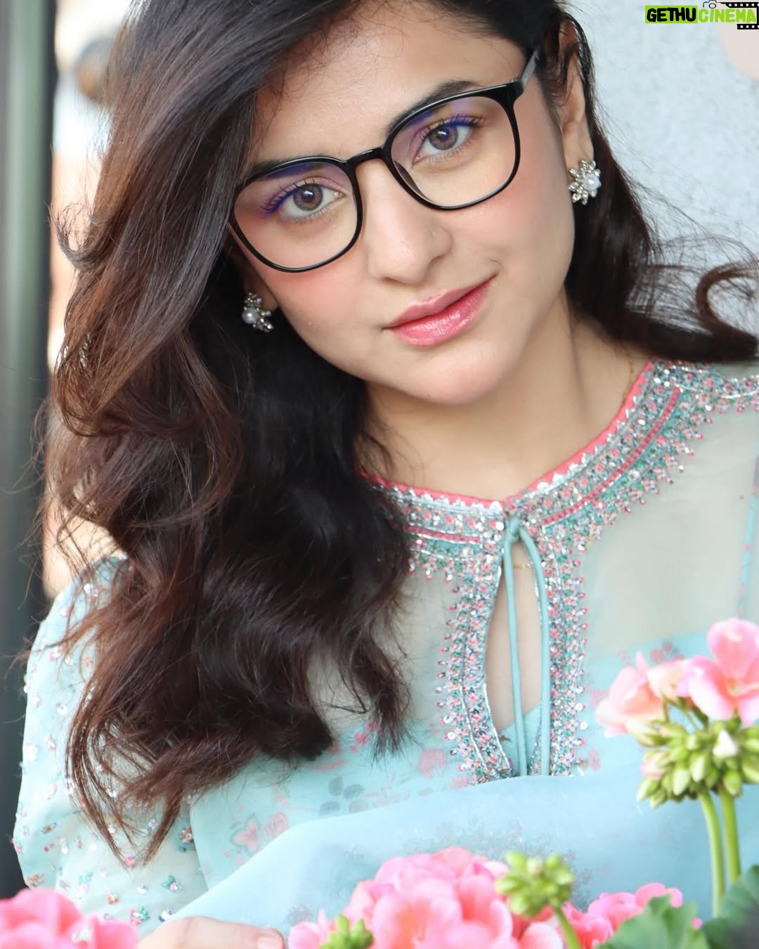 Yumna Zaidi - 736.6K Likes - Beauty of Eid 🪷🍬🫂 🧿
When creation is tastefully done @hussainrehar.official 🎀