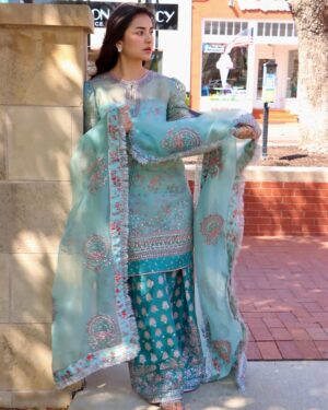 Yumna Zaidi Instagram - Beauty of Eid 🪷🍬🫂 🧿 

When creation is tastefully done @hussainrehar.official 🎀