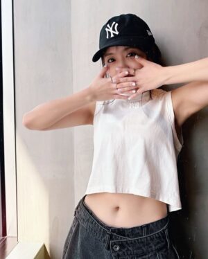 Yuno Ohara Instagram - ㅤㅤㅤㅤㅤㅤㅤㅤㅤㅤㅤㅤㅤ
B-PASS 4月号 『New Era®︎ meets』 📘🧢
最後の写真は、みっこさんカメラ！♡ @mikkosuzu