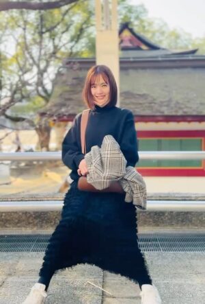 Yuri Nakamura Instagram - １５日の私のお誕生日に沢山の愛情溢れるメッセージをくださり、本当にありがとうございます。

随分と大人になったようで…まだまだ未熟さも感じながら、ありがたい出会いを重ねて、こうして支えられております。

頑張る時はピシッと！（？）抜く時はふにゃー、っと。
私らしく歩んで参ります♡☺️♡