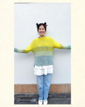 Yuri Tsunematsu Instagram - 💛🧶👏🥺
4月生まれの方✨
お誕生日おめでとうございます‼︎
皆さんにとって素敵な一年になりますように☺️

Happy birthday to everyone born in April₊˚⊹♡
I hope you have a wonderful year✨

今月の #ツネからの誕生日動画 は私が編んだセーターでお祝いしてみました‼︎
初めて棒編みでセーターを作ってみたのですが、こうやって服って出来るんだ…!と新たな発見があったり、完成したものを着た時は本当に感動しました🥹

網図を間違えて読んでいて何回かやり直していたら、最後はスラスラ出来るようになって最終的に編み始めから1週間で完成しました！

今回はDARUMA @daruma_store_ のグラデーションプルオーバーBという編み物キットを買って作ってみました🧶
春先にピッタリな可愛いセーターができて良かった💛
来年の冬に向けてもっと色々作ってみたいです！！

This sweater was knitted by me😏
Isn't it so cute? I would like to try knitting more different types of clothes!! I'll post it when I make something again🧶

#yuritunes #恒松祐里