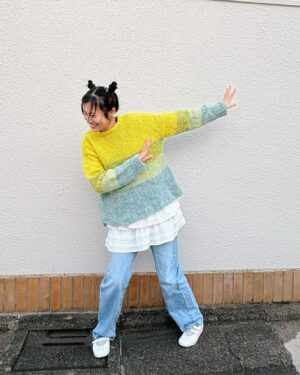 Yuri Tsunematsu Instagram - 💛🧶👏🥺
4月生まれの方✨
お誕生日おめでとうございます‼︎
皆さんにとって素敵な一年になりますように☺️

Happy birthday to everyone born in April₊˚⊹♡
I hope you have a wonderful year✨

今月の #ツネからの誕生日動画 は私が編んだセーターでお祝いしてみました‼︎
初めて棒編みでセーターを作ってみたのですが、こうやって服って出来るんだ…!と新たな発見があったり、完成したものを着た時は本当に感動しました🥹

網図を間違えて読んでいて何回かやり直していたら、最後はスラスラ出来るようになって最終的に編み始めから1週間で完成しました！

今回はDARUMA @daruma_store_ のグラデーションプルオーバーBという編み物キットを買って作ってみました🧶
春先にピッタリな可愛いセーターができて良かった💛
来年の冬に向けてもっと色々作ってみたいです！！

This sweater was knitted by me😏
Isn't it so cute? I would like to try knitting more different types of clothes!! I'll post it when I make something again🧶

#yuritunes #恒松祐里