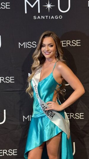 Yuyuniz Navas Instagram - 😁Que emoción se siente, verte como buscas y te esfuerzas por tus sueños e ideales. 
🐯Eres extraordinaria hija, y eres inspiración.
⭐️Brilla y al mundo ilumina.
@rubiapalgram @missuniversesantiago.cl 
#miss #coquette #inpostaciondebanda #lavidaesbella #missuniversesantiago #labellezasecomparte