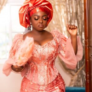 Yvonne Okoro Instagram - Not your usual Photo dump..My naija side came out to play...Enjoy... outfit @pistisgh mua @thereal_asareprince ... @lizerazi @sandraankobiah @roselineokoro 📸 @vikipixel_backup