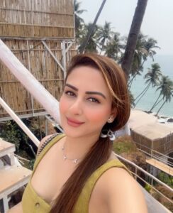 Actress Zaara Yesmin HD Photos and Wallpapers April 2025