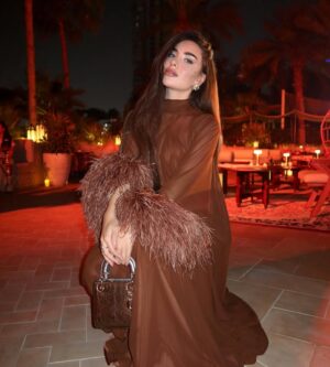 Zahraa Sami Instagram - 🤎🐻🌙

@styleme.2019