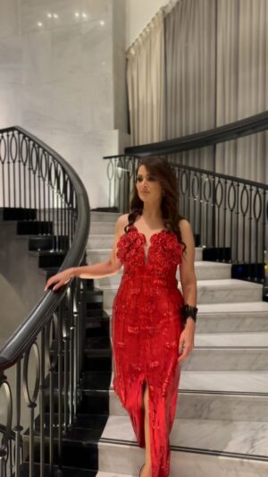 Zain Awad Instagram - من فرح احلى عرسان جمانة وأنس الله يهنيهم 🌹🌹 #افراح #زين_عوض #الاردن
 
Dress @fj.boutiquejo 
Makeup @makeupbyissahishan 
Hair @georgetannous0 
Salon @paceeluce_jordan 
Custom made mic @sandraz_shop 
@ibrahemabdallatofficial  @stregisamman 
تعهد وتنظيم الرائعين @theweddingjo