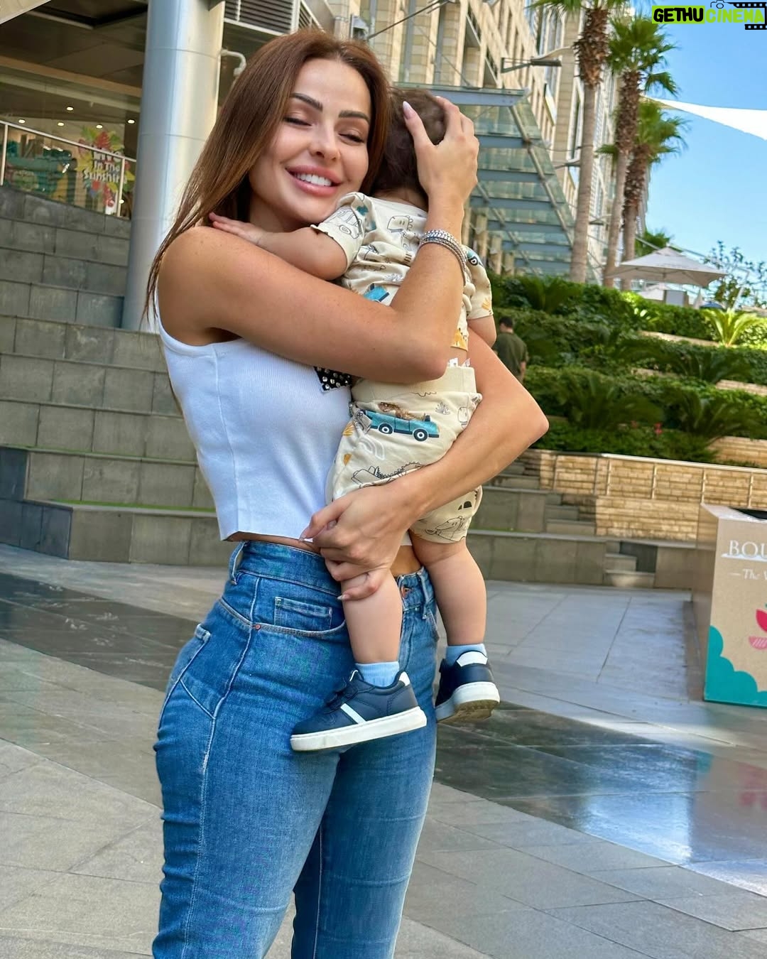 Zain Karazon - 26.6K Likes - الخالة بمنزلة الأم 🥹🩵🕊️ أحلى صبحية وفطور مع الحب راشد
…..
fashion #bloggerstyle #amman #love #eyemakeup #beauty #makeuplooks #explore #dubai #kuwait #glow #مكياج#ph🇵🇸#اكسبلور_explore #الاردن #ماكياج #lifestyle #الامارات🇦🇪 #السعودية #قطر #مصر #explorepage #hairstyles #model#bloggerstyle#trending #zkbeauty #zainkarazon #zkbeautyshop