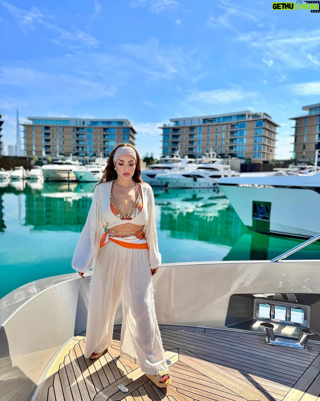 Zain Karazon - 22K Likes - The dreamers never get old 🤍🕊️🤍
…..
#loveyourself #zain_karazon #pink #dubai🇦🇪#
#love #explore #viralvideos #fyp #اكسبلور#zain_karazon