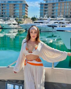Actress Zain Karazon HD Photos and Wallpapers January 2025