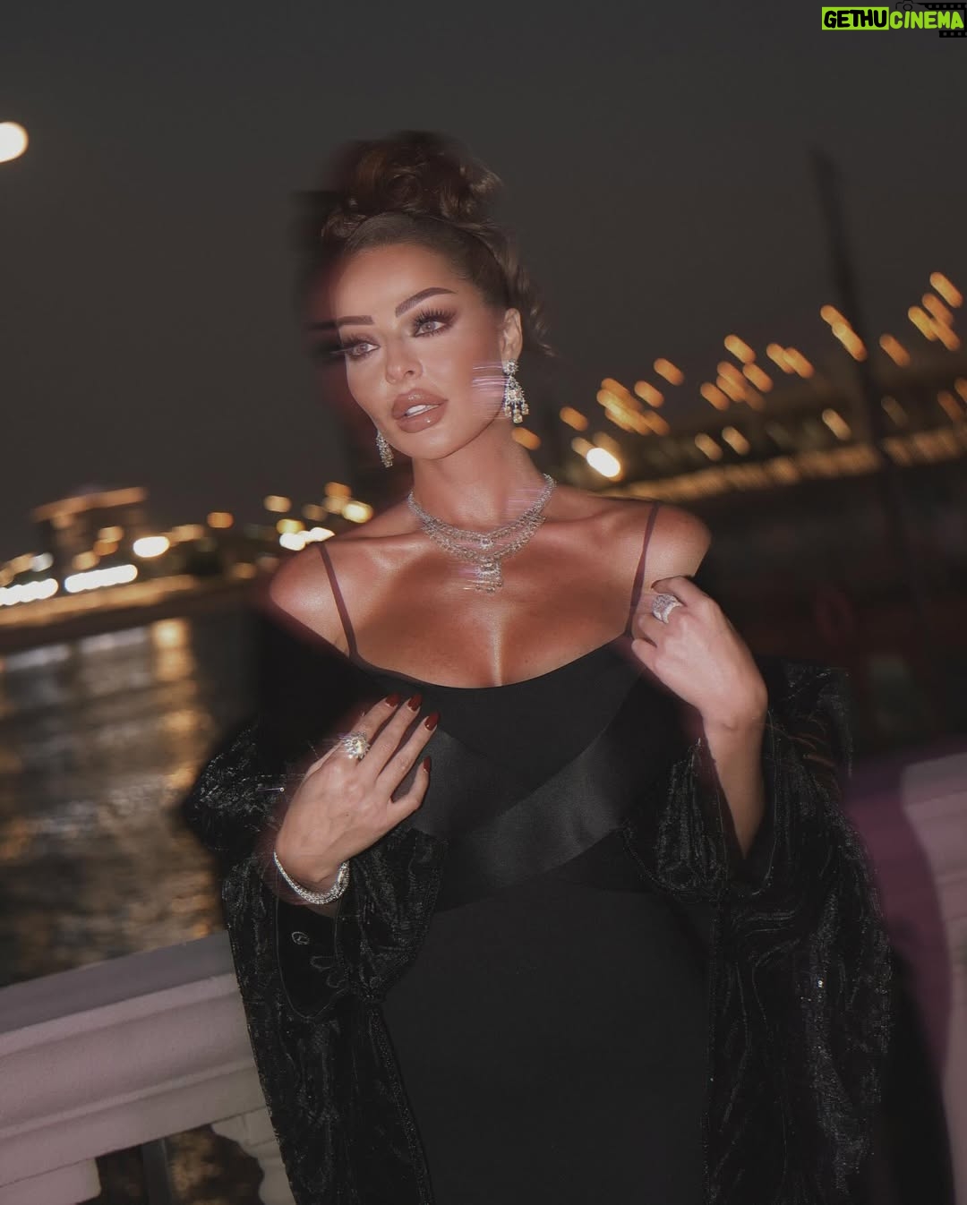 Zain Karazon - 13.1K Likes - 💎💎💎
…..
fashion #bloggerstyle #amman #love #eyemakeup #beauty #makeuplooks #explore #dubai #kuwait #glow #مكياج#ph🇵🇸#اكسبلور_explore #الاردن #ماكياج #lifestyle #الامارات🇦🇪 #السعودية #قطر #مصر #explorepage #hairstyles #model#bloggerstyle#trending #zkbeauty #zainkarazon #zkbeautyshop