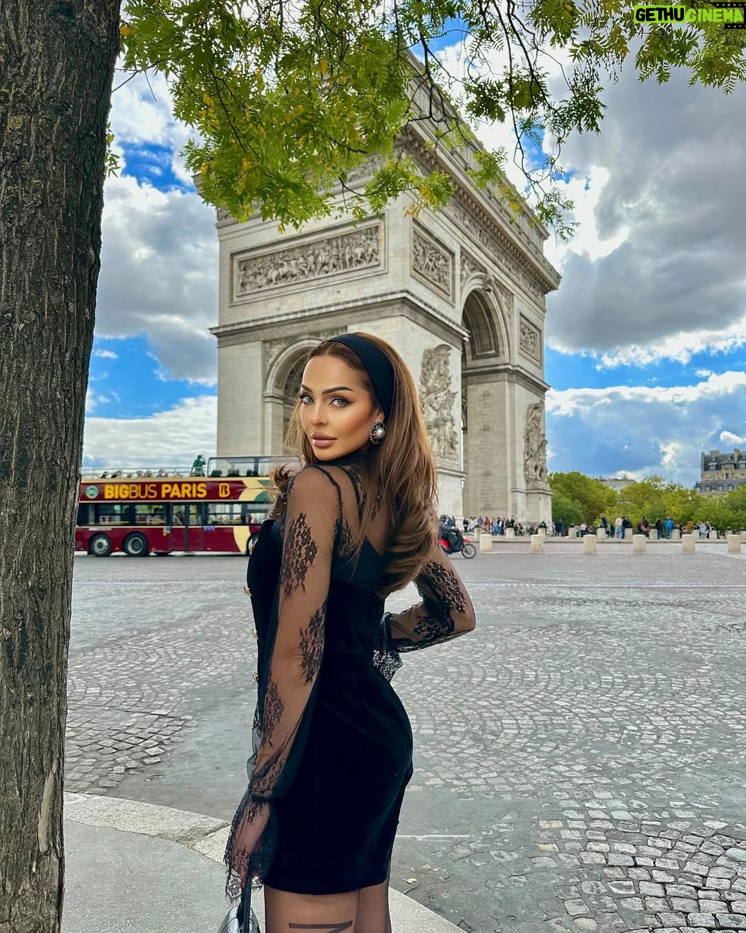 Zain Karazon - 11.1K Likes - bonjour 🇫🇷 🍁🍂
…..
fashion #bloggerstyle #amman #love #eyemakeup #beauty #makeuplooks #explore #dubai #kuwait #glow #مكياج#ph🇵🇸#اكسبلور_explore #الاردن #ماكياج #lifestyle #الامارات🇦🇪 #السعودية #قطر #مصر #explorepage #hairstyles #model#bloggerstyle#trending #zkbeauty #zainkarazon #zkbeautyshop