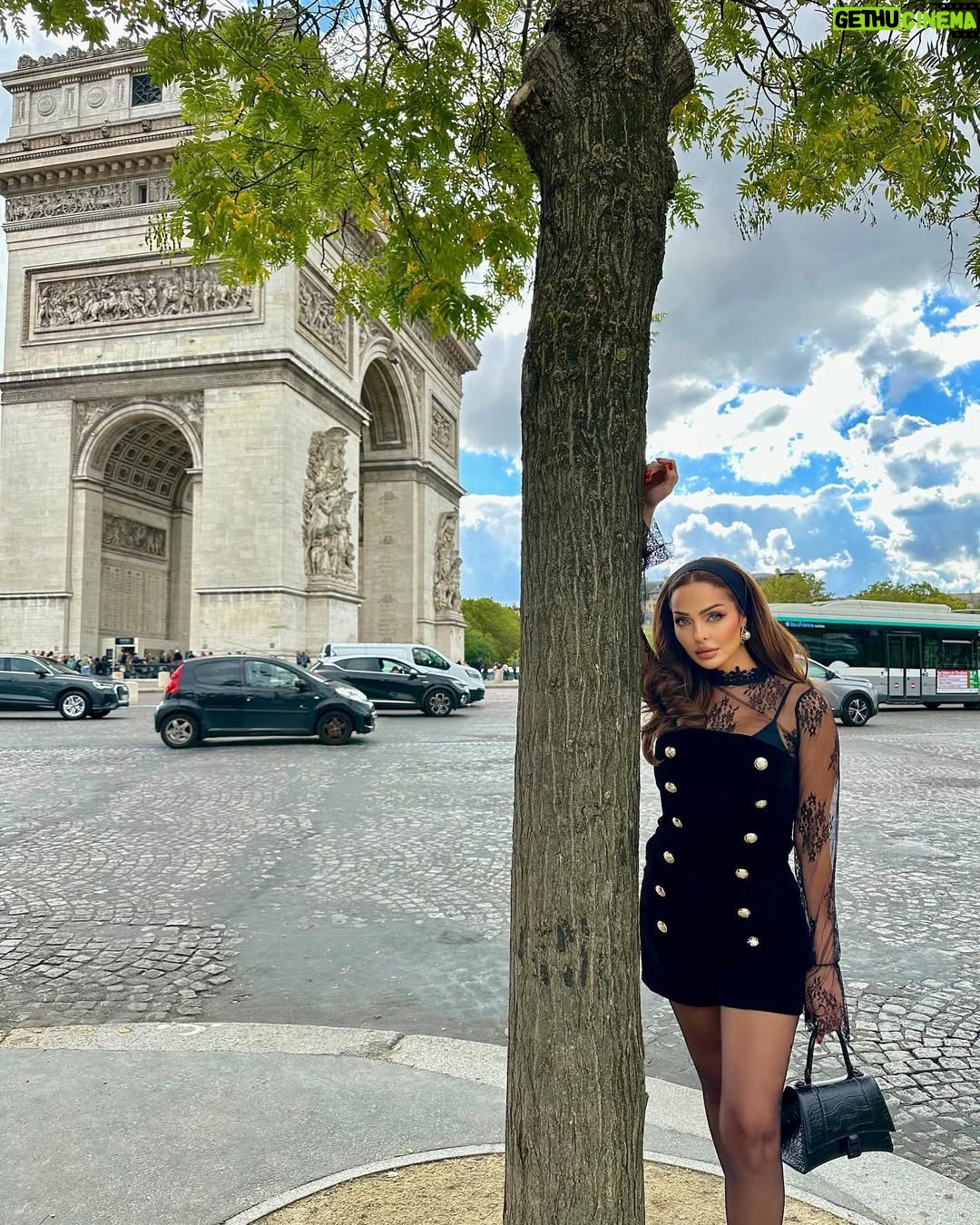 Zain Karazon - 11.1K Likes - bonjour 🇫🇷 🍁🍂
…..
fashion #bloggerstyle #amman #love #eyemakeup #beauty #makeuplooks #explore #dubai #kuwait #glow #مكياج#ph🇵🇸#اكسبلور_explore #الاردن #ماكياج #lifestyle #الامارات🇦🇪 #السعودية #قطر #مصر #explorepage #hairstyles #model#bloggerstyle#trending #zkbeauty #zainkarazon #zkbeautyshop