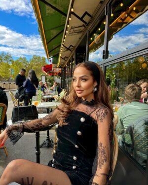 Zain Karazon Instagram - bonjour 🇫🇷 🍁🍂
…..

fashion #bloggerstyle #amman #love #eyemakeup #beauty #makeuplooks #explore #dubai #kuwait #glow #مكياج#ph🇵🇸#اكسبلور_explore #الاردن #ماكياج #lifestyle #الامارات🇦🇪 #السعودية #قطر #مصر #explorepage #hairstyles #model#bloggerstyle#trending #zkbeauty #zainkarazon #zkbeautyshop