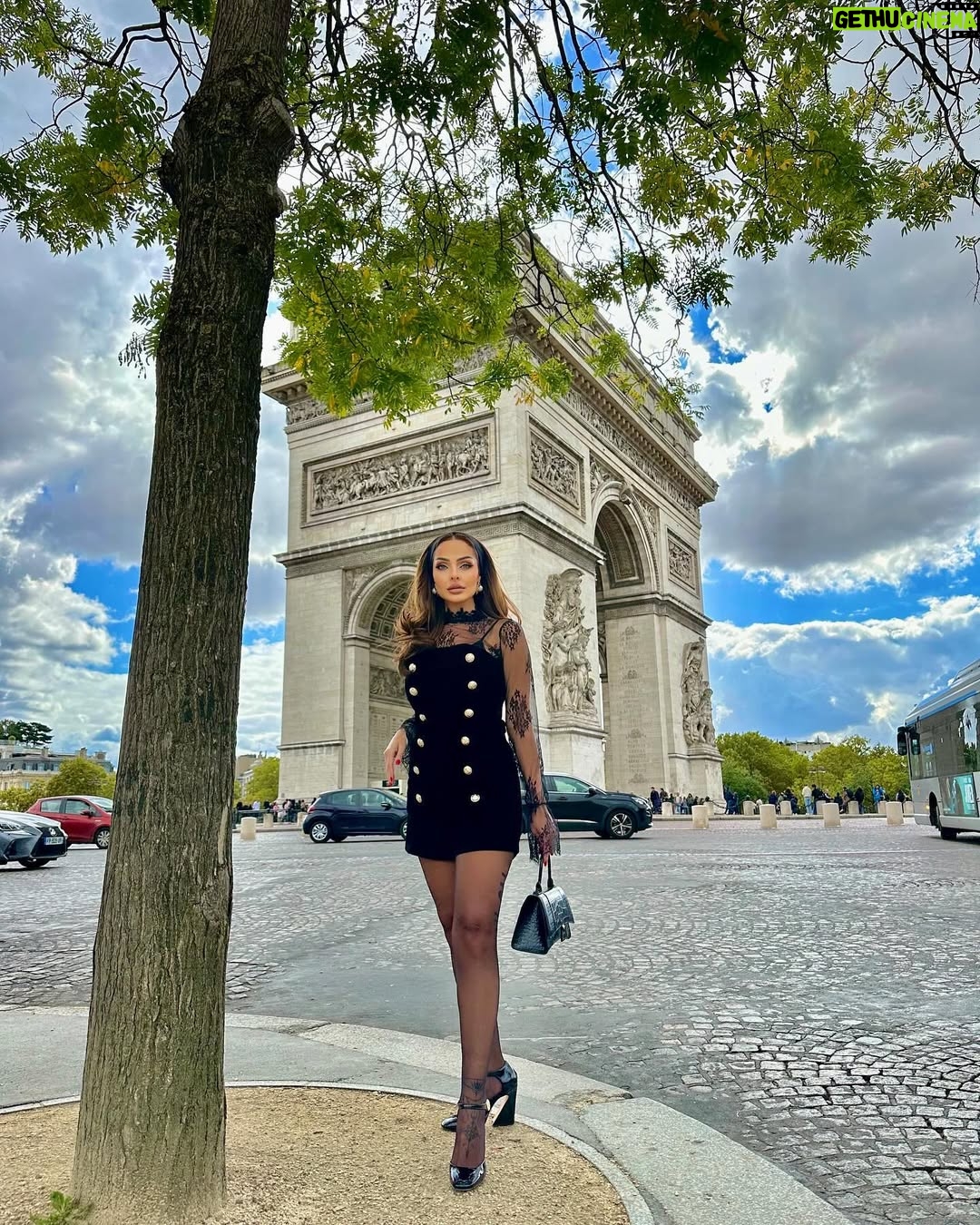 Zain Karazon - 11.1K Likes - bonjour 🇫🇷 🍁🍂
…..
fashion #bloggerstyle #amman #love #eyemakeup #beauty #makeuplooks #explore #dubai #kuwait #glow #مكياج#ph🇵🇸#اكسبلور_explore #الاردن #ماكياج #lifestyle #الامارات🇦🇪 #السعودية #قطر #مصر #explorepage #hairstyles #model#bloggerstyle#trending #zkbeauty #zainkarazon #zkbeautyshop
