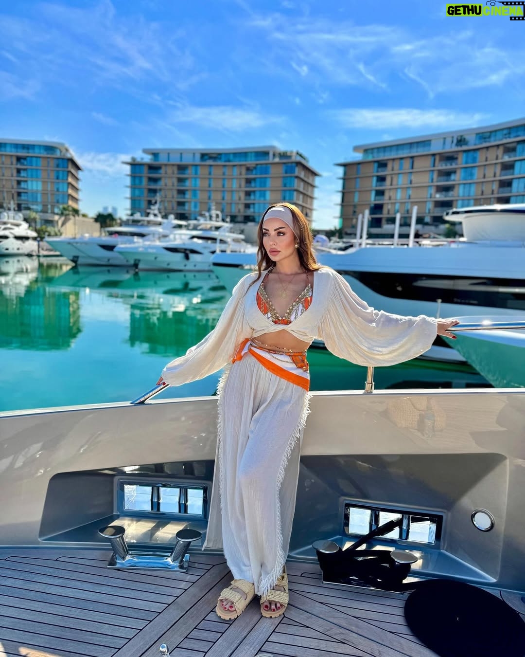 Zain Karazon - 22K Likes - The dreamers never get old 🤍🕊️🤍
…..
#loveyourself #zain_karazon #pink #dubai🇦🇪#
#love #explore #viralvideos #fyp #اكسبلور#zain_karazon