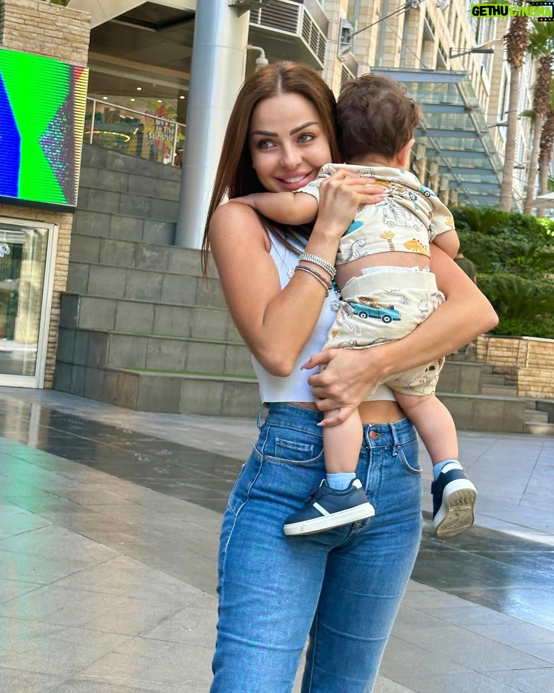 Zain Karazon - 26.6K Likes - الخالة بمنزلة الأم 🥹🩵🕊️ أحلى صبحية وفطور مع الحب راشد
…..
fashion #bloggerstyle #amman #love #eyemakeup #beauty #makeuplooks #explore #dubai #kuwait #glow #مكياج#ph🇵🇸#اكسبلور_explore #الاردن #ماكياج #lifestyle #الامارات🇦🇪 #السعودية #قطر #مصر #explorepage #hairstyles #model#bloggerstyle#trending #zkbeauty #zainkarazon #zkbeautyshop