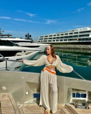 Zain Karazon Instagram - The dreamers never get old 🤍🕊️🤍
…..

#loveyourself #zain_karazon #pink #dubai🇦🇪#
#love #explore #viralvideos #fyp #اكسبلور#zain_karazon