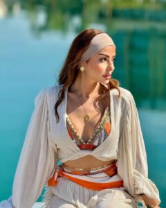 Actress Zain Karazon HD Photos and Wallpapers February 2025