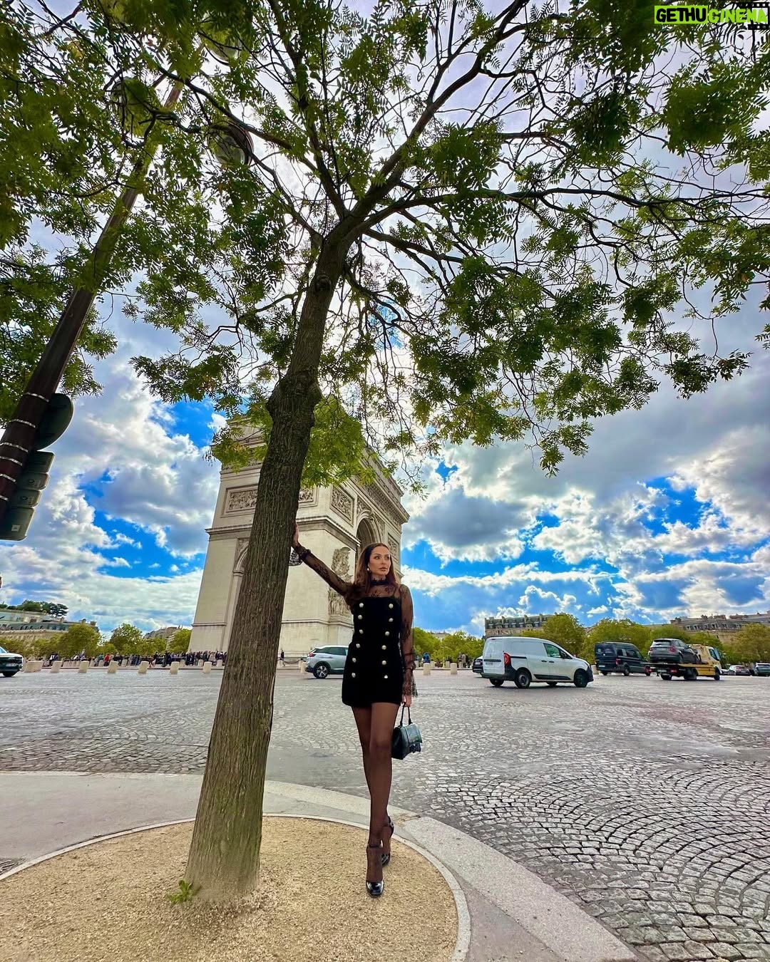 Zain Karazon - 11.1K Likes - bonjour 🇫🇷 🍁🍂
…..
fashion #bloggerstyle #amman #love #eyemakeup #beauty #makeuplooks #explore #dubai #kuwait #glow #مكياج#ph🇵🇸#اكسبلور_explore #الاردن #ماكياج #lifestyle #الامارات🇦🇪 #السعودية #قطر #مصر #explorepage #hairstyles #model#bloggerstyle#trending #zkbeauty #zainkarazon #zkbeautyshop