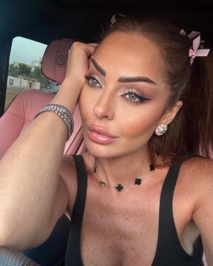Zain Karazon Instagram - hello 🎀
……

fashion #bloggerstyle #amman #love #eyemakeup #beauty #makeuplooks #explore #dubai #kuwait #glow #مكياج#ph🇵🇸#اكسبلور_explore #الاردن #ماكياج #lifestyle #الامارات🇦🇪 #السعودية #قطر #مصر #explorepage #hairstyles #model#bloggerstyle#trending #zkbeauty #zainkarazon #zkbeautyshop