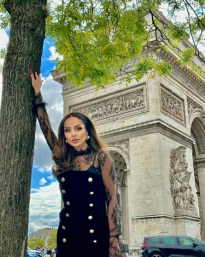Zain Karazon Instagram - bonjour 🇫🇷 🍁🍂
…..

fashion #bloggerstyle #amman #love #eyemakeup #beauty #makeuplooks #explore #dubai #kuwait #glow #مكياج#ph🇵🇸#اكسبلور_explore #الاردن #ماكياج #lifestyle #الامارات🇦🇪 #السعودية #قطر #مصر #explorepage #hairstyles #model#bloggerstyle#trending #zkbeauty #zainkarazon #zkbeautyshop