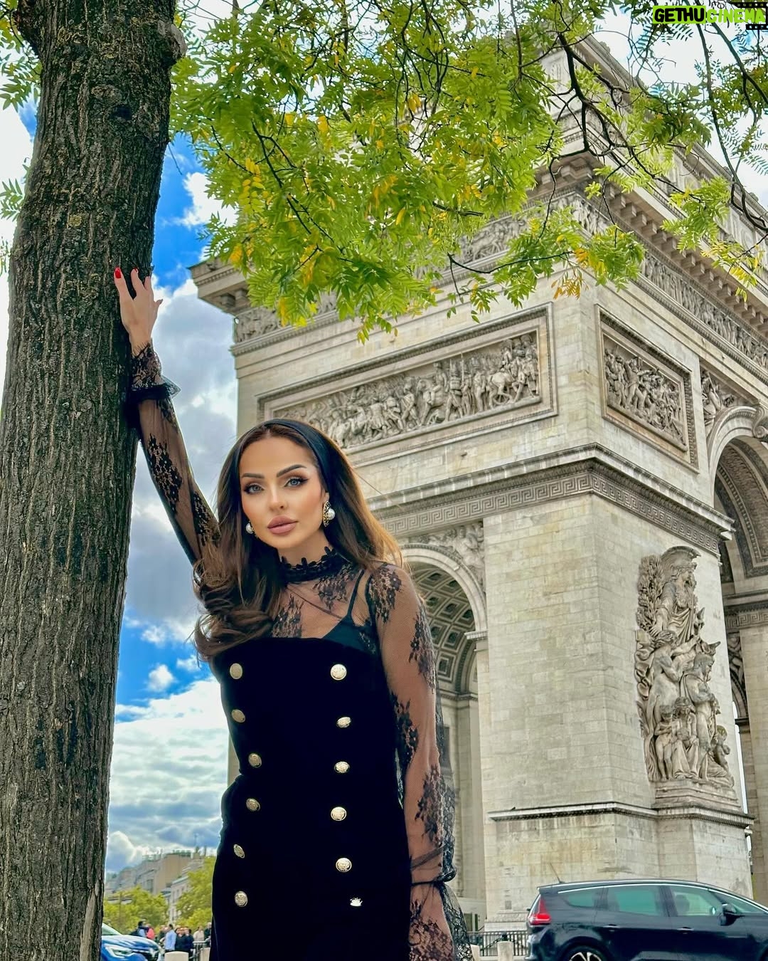 Zain Karazon - 11.1K Likes - bonjour 🇫🇷 🍁🍂
…..
fashion #bloggerstyle #amman #love #eyemakeup #beauty #makeuplooks #explore #dubai #kuwait #glow #مكياج#ph🇵🇸#اكسبلور_explore #الاردن #ماكياج #lifestyle #الامارات🇦🇪 #السعودية #قطر #مصر #explorepage #hairstyles #model#bloggerstyle#trending #zkbeauty #zainkarazon #zkbeautyshop