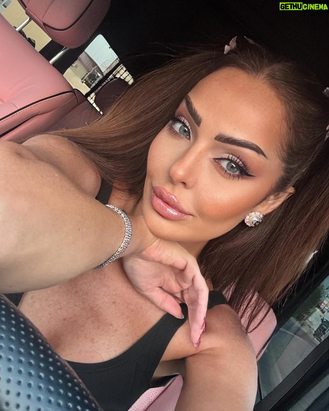 Zain Karazon - 10K Likes - hello 🎀
……
fashion #bloggerstyle #amman #love #eyemakeup #beauty #makeuplooks #explore #dubai #kuwait #glow #مكياج#ph🇵🇸#اكسبلور_explore #الاردن #ماكياج #lifestyle #الامارات🇦🇪 #السعودية #قطر #مصر #explorepage #hairstyles #model#bloggerstyle#trending #zkbeauty #zainkarazon #zkbeautyshop