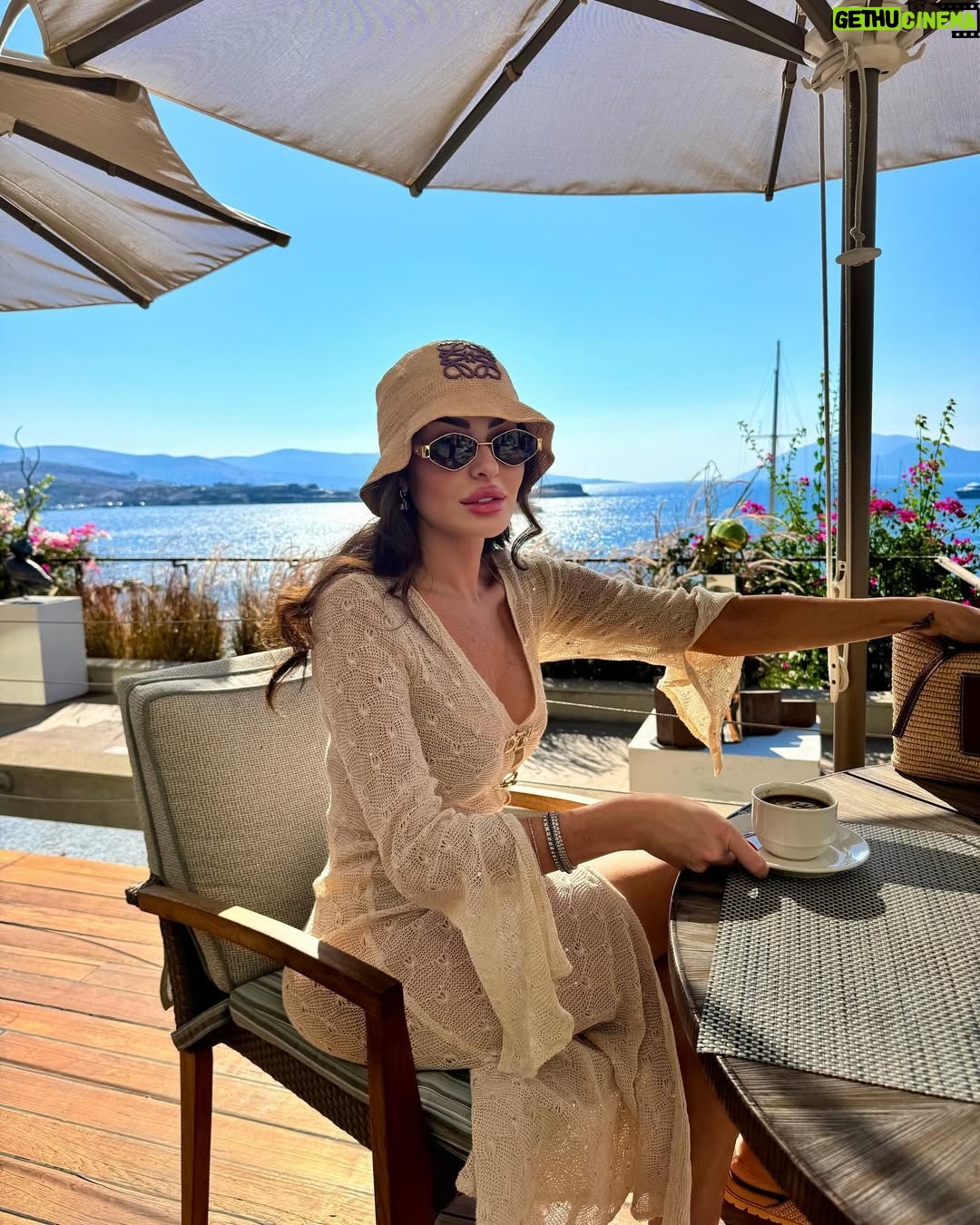 Zain Karazon - 10.2K Likes - HI 😎
…..
fashion #bloggerstyle #amman #love #eyemakeup #beauty #makeuplooks #explore #dubai #kuwait #glow #مكياج#ph🇵🇸#اكسبلور_explore #الاردن #ماكياج #lifestyle #الامارات🇦🇪 #السعودية #قطر #مصر #explorepage #hairstyles #model#bloggerstyle#trending #zkbeauty #zainkarazon #zkbeautyshop