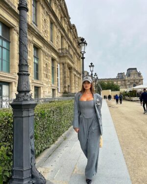 Zain Karazon Instagram - make for your dream a war 🩶
…..

fashion #bloggerstyle #amman #love #eyemakeup #beauty #makeuplooks #explore #dubai #kuwait #glow #مكياج#ph🇵🇸#اكسبلور_explore #الاردن #ماكياج #lifestyle #الامارات🇦🇪 #السعودية #قطر #مصر #explorepage #hairstyles #model#bloggerstyle#trending #zkbeauty #zainkarazon #zkbeautyshop