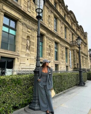 Zain Karazon Instagram - make for your dream a war 🩶
…..

fashion #bloggerstyle #amman #love #eyemakeup #beauty #makeuplooks #explore #dubai #kuwait #glow #مكياج#ph🇵🇸#اكسبلور_explore #الاردن #ماكياج #lifestyle #الامارات🇦🇪 #السعودية #قطر #مصر #explorepage #hairstyles #model#bloggerstyle#trending #zkbeauty #zainkarazon #zkbeautyshop