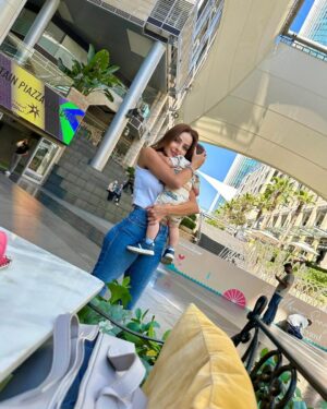 Zain Karazon Instagram - الخالة بمنزلة الأم 🥹🩵🕊️ أحلى صبحية وفطور مع الحب راشد
…..

fashion #bloggerstyle #amman #love #eyemakeup #beauty #makeuplooks #explore #dubai #kuwait #glow #مكياج#ph🇵🇸#اكسبلور_explore #الاردن #ماكياج #lifestyle #الامارات🇦🇪 #السعودية #قطر #مصر #explorepage #hairstyles #model#bloggerstyle#trending #zkbeauty #zainkarazon #zkbeautyshop