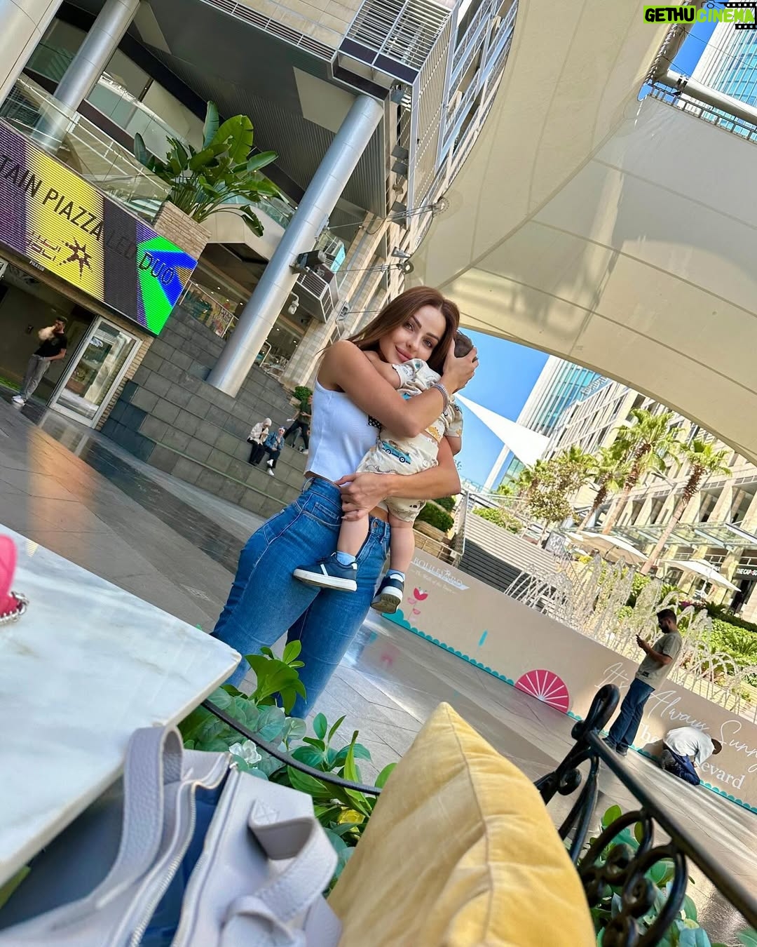 Zain Karazon - 26.6K Likes - الخالة بمنزلة الأم 🥹🩵🕊️ أحلى صبحية وفطور مع الحب راشد
…..
fashion #bloggerstyle #amman #love #eyemakeup #beauty #makeuplooks #explore #dubai #kuwait #glow #مكياج#ph🇵🇸#اكسبلور_explore #الاردن #ماكياج #lifestyle #الامارات🇦🇪 #السعودية #قطر #مصر #explorepage #hairstyles #model#bloggerstyle#trending #zkbeauty #zainkarazon #zkbeautyshop