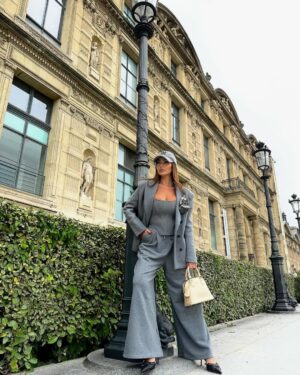 Zain Karazon Instagram - make for your dream a war 🩶
…..

fashion #bloggerstyle #amman #love #eyemakeup #beauty #makeuplooks #explore #dubai #kuwait #glow #مكياج#ph🇵🇸#اكسبلور_explore #الاردن #ماكياج #lifestyle #الامارات🇦🇪 #السعودية #قطر #مصر #explorepage #hairstyles #model#bloggerstyle#trending #zkbeauty #zainkarazon #zkbeautyshop