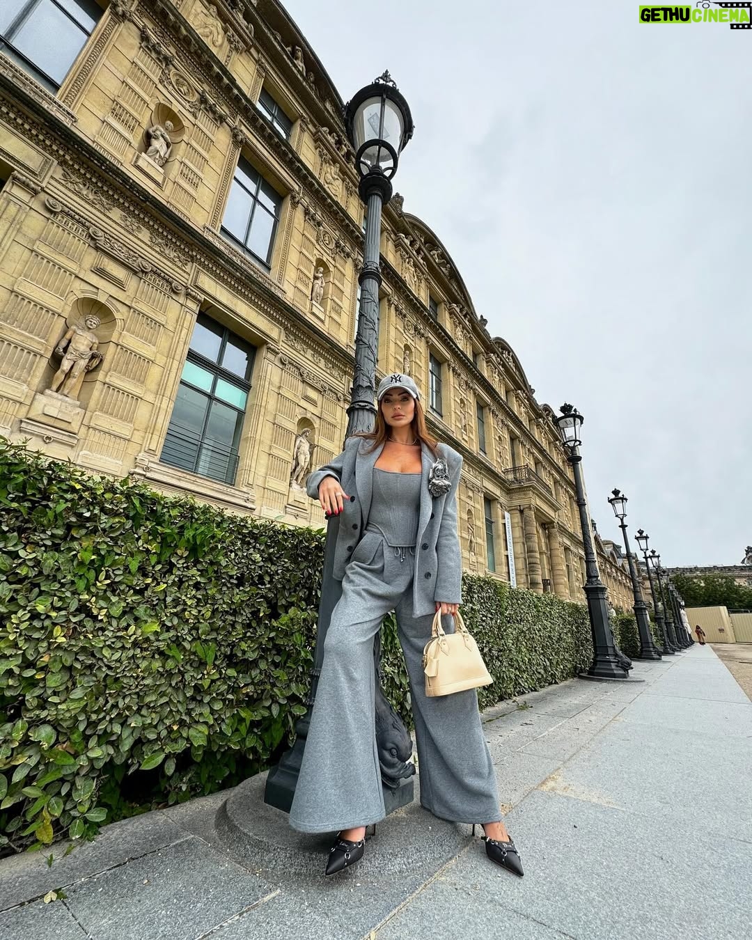 Zain Karazon - 29.2K Likes - make for your dream a war 🩶
…..
fashion #bloggerstyle #amman #love #eyemakeup #beauty #makeuplooks #explore #dubai #kuwait #glow #مكياج#ph🇵🇸#اكسبلور_explore #الاردن #ماكياج #lifestyle #الامارات🇦🇪 #السعودية #قطر #مصر #explorepage #hairstyles #model#bloggerstyle#trending #zkbeauty #zainkarazon #zkbeautyshop