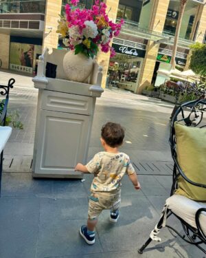 Zain Karazon Instagram - الخالة بمنزلة الأم 🥹🩵🕊️ أحلى صبحية وفطور مع الحب راشد
…..

fashion #bloggerstyle #amman #love #eyemakeup #beauty #makeuplooks #explore #dubai #kuwait #glow #مكياج#ph🇵🇸#اكسبلور_explore #الاردن #ماكياج #lifestyle #الامارات🇦🇪 #السعودية #قطر #مصر #explorepage #hairstyles #model#bloggerstyle#trending #zkbeauty #zainkarazon #zkbeautyshop