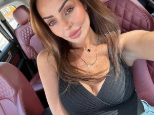 Zain Karazon Instagram - find your happiness in your self 🕊️💗
….

fashion #bloggerstyle #amman #love #eyemakeup #beauty #makeuplooks #explore #dubai #kuwait #glow #مكياج#ph🇵🇸#اكسبلور_explore #الاردن #ماكياج #lifestyle #الامارات🇦🇪 #السعودية #قطر #مصر #explorepage #hairstyles #model#bloggerstyle#trending #zkbeauty #zainkarazon #zkbeautyshop