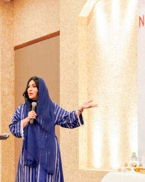 Zainab Al Askari Instagram - عندما نتذكر اسم لميس رحمة الله عليها فاننا نتذكر العطاء والايجابيه والهمه والعزيمة ،،نتذكر كيف ان نكون في هذه الدنيا ذكرى طيبة في قلوب احبابنا ،،،لميس اثبتت ان بكروموسوم واحد يكفي ان تكون في هذه الحياة معجزة @lameesmansoor_