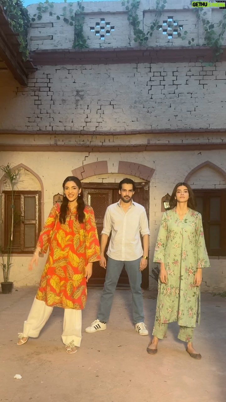 Zainab Shabbir - 94.2K Likes - When the director is not paying attention ..😁💃🏻
#ismeyaaran
#comingsoon