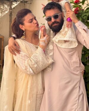 Zara Noor Abbas Instagram - Noorejahan ki chooriyan - Gharara aur bohat sara magic!