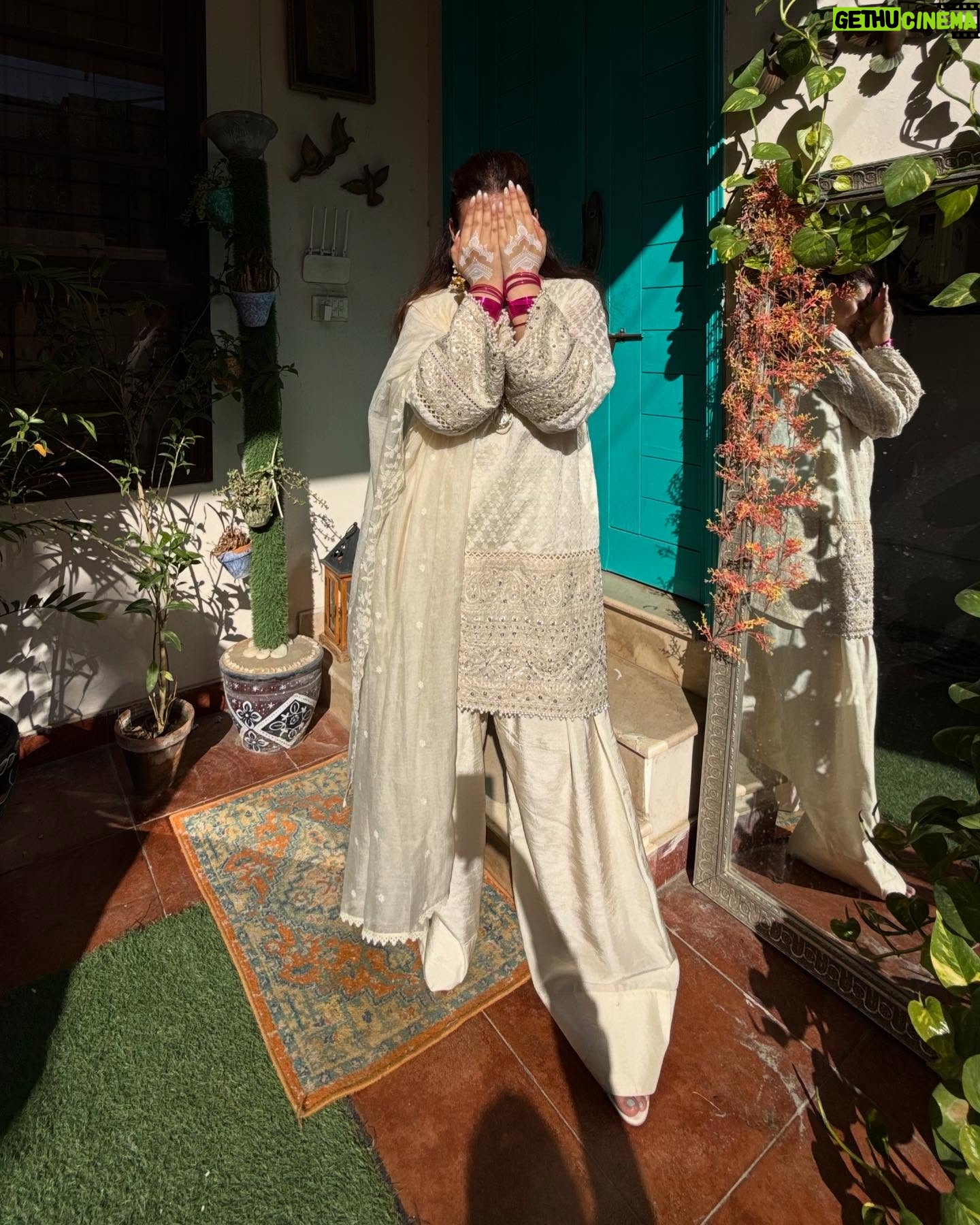 Zara Noor Abbas - 153.1K Likes - Noorejahan ki chooriyan - Gharara aur bohat sara magic!