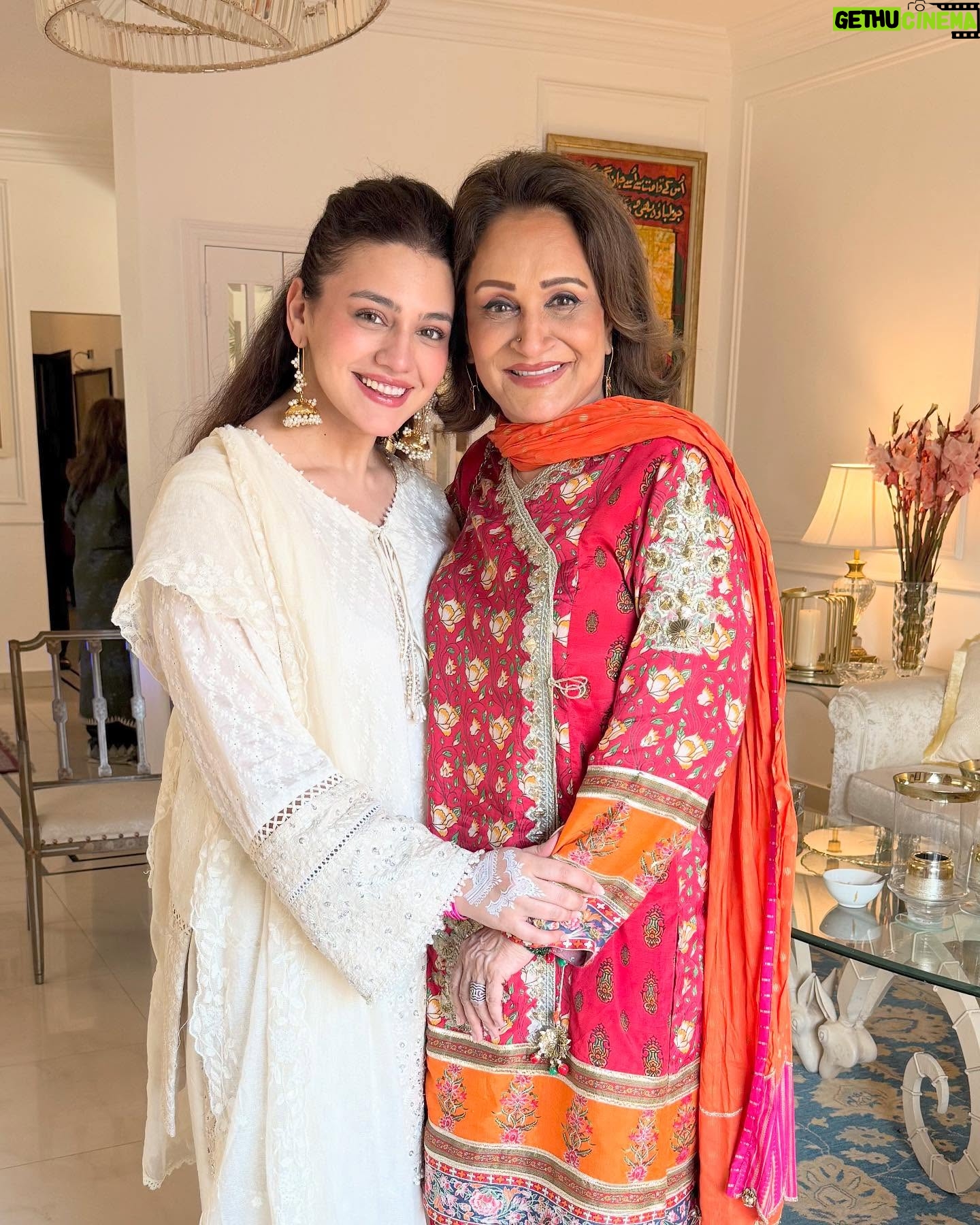 Zara Noor Abbas - 153.1K Likes - Noorejahan ki chooriyan - Gharara aur bohat sara magic!