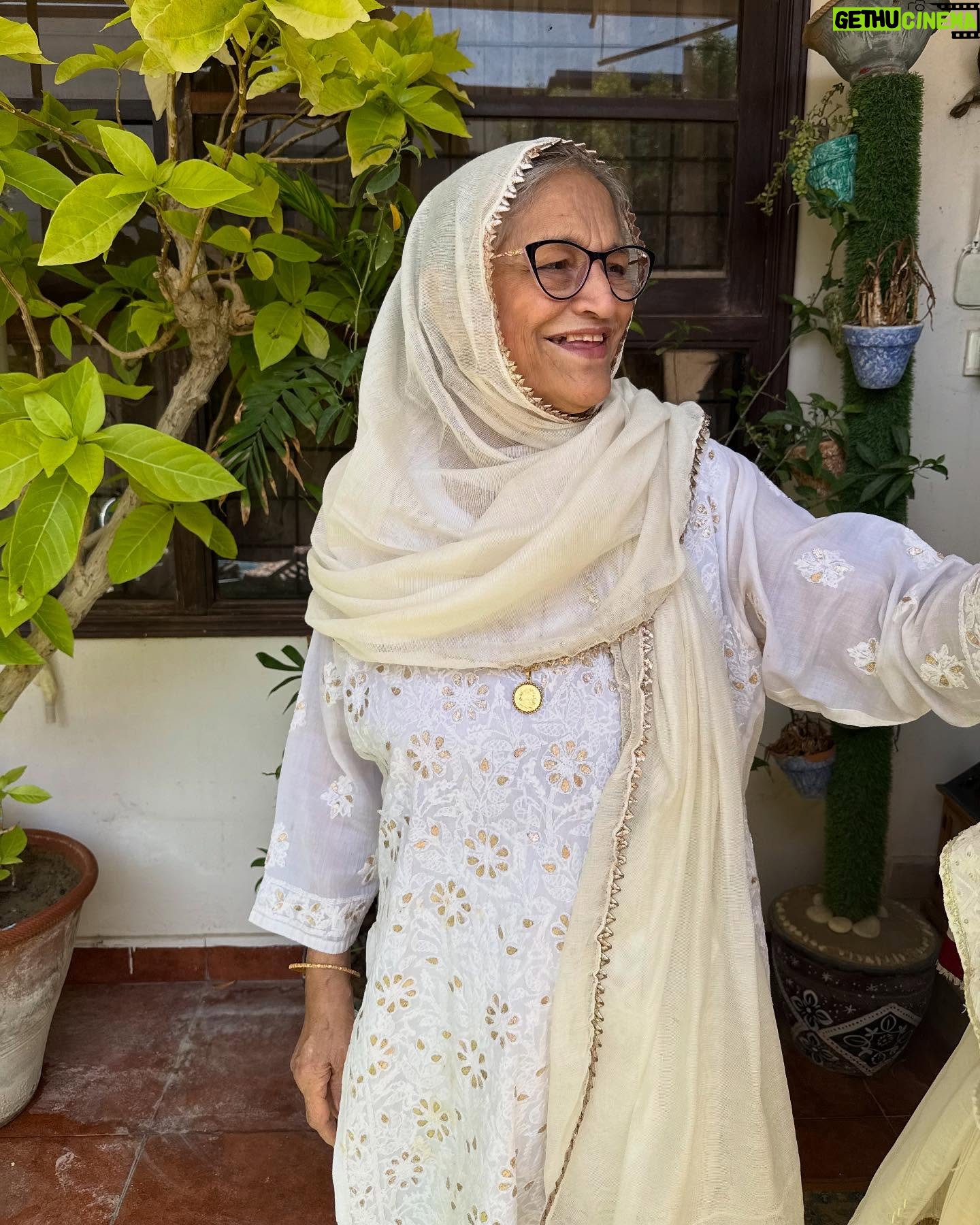 Zara Noor Abbas - 153.1K Likes - Noorejahan ki chooriyan - Gharara aur bohat sara magic!